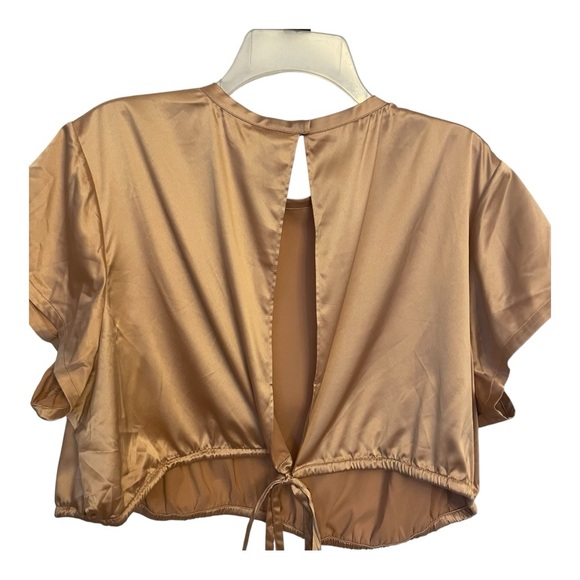 SKIMS Gold Tie Front Crop T-Shirt - Picture 3 of 3